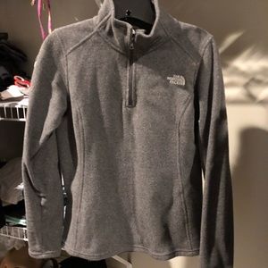 The northface woman’s glacier 1/4 zip